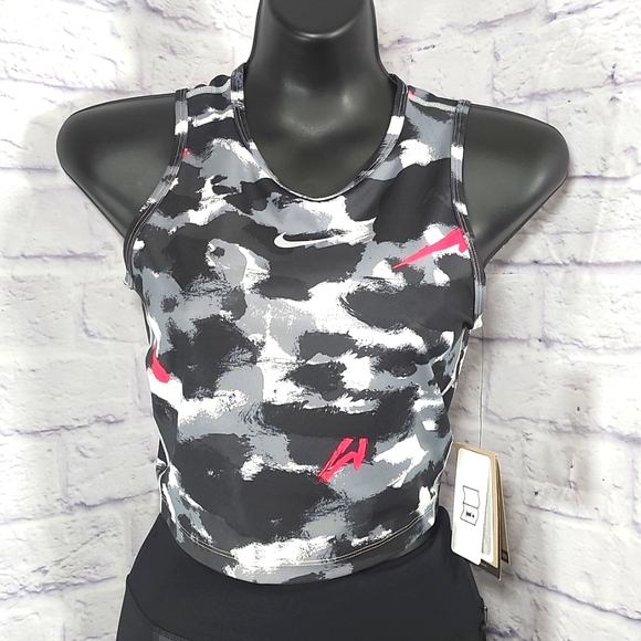 Nike Other - Nike Camo Cropped Sports Tank